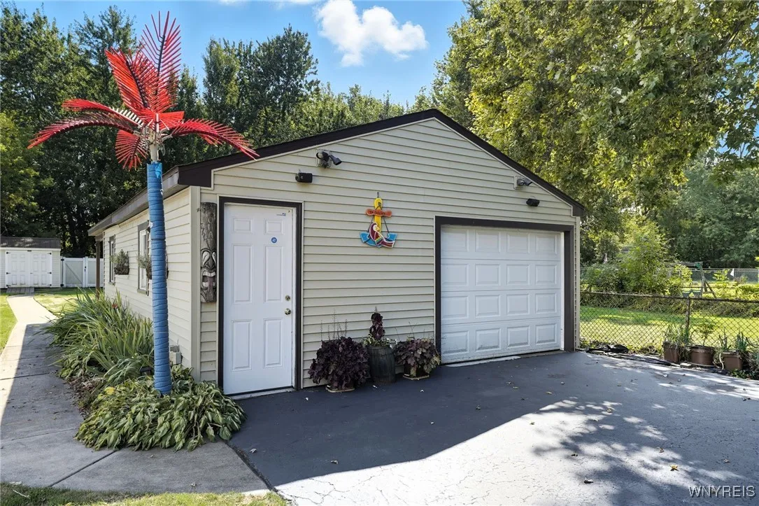 131 Minerva Street, Tonawanda, New York 14150, Tonawanda, New York 14150, 3 Bedrooms Bedrooms, 10 Rooms Rooms,1 BathroomBathrooms,Residential,For Sale,131 Minerva Street, Tonawanda, New York 14150,0,B1636364