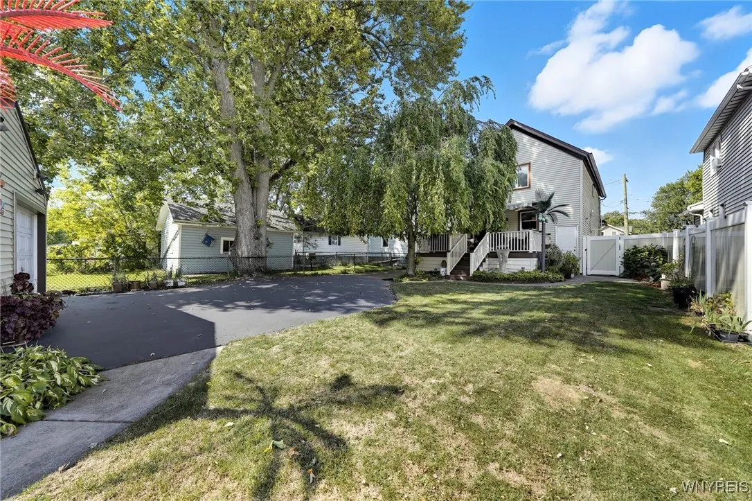 131 Minerva Street, Tonawanda, New York 14150, Tonawanda, New York 14150, 3 Bedrooms Bedrooms, 10 Rooms Rooms,1 BathroomBathrooms,Residential,For Sale,131 Minerva Street, Tonawanda, New York 14150,0,B1636364