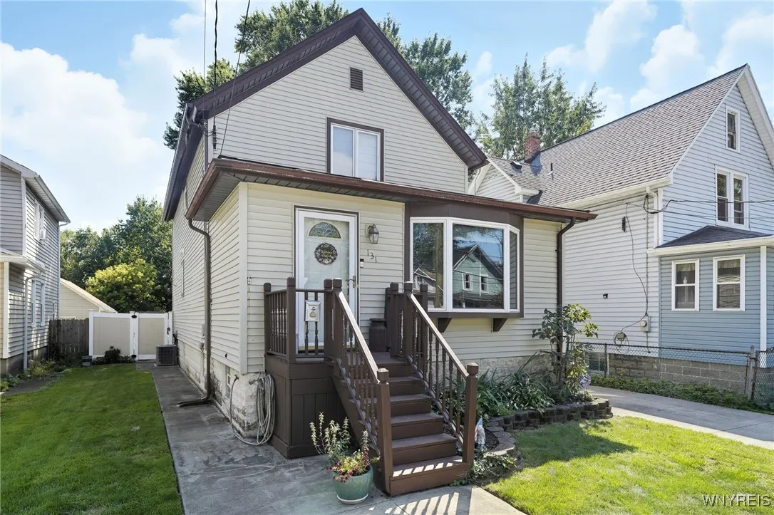 131 Minerva Street, Tonawanda, New York 14150, Tonawanda, New York 14150, 3 Bedrooms Bedrooms, 10 Rooms Rooms,1 BathroomBathrooms,Residential,For Sale,131 Minerva Street, Tonawanda, New York 14150,0,B1636364