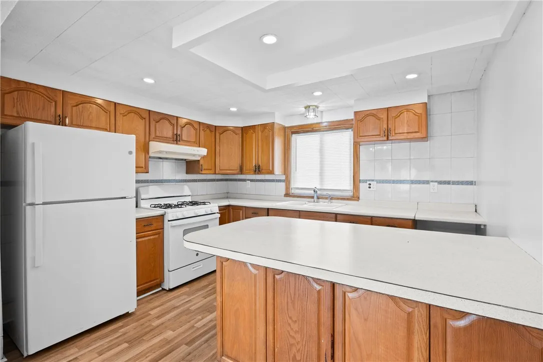 lower unit kitchen