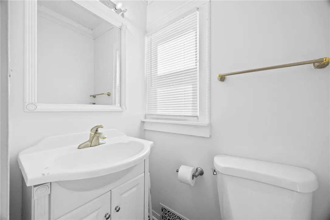 master bedroom bathroom