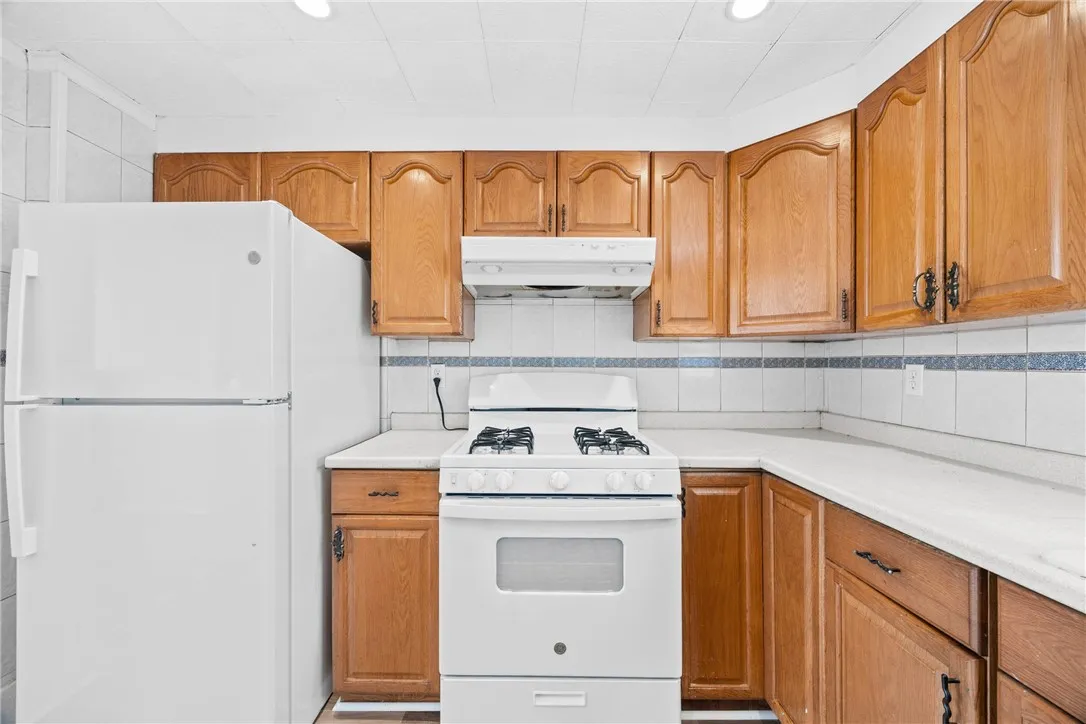lower unit kitchen