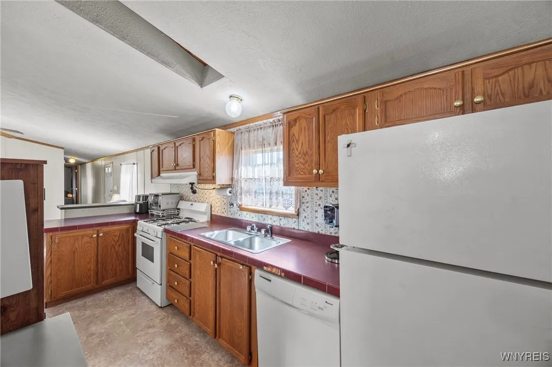 865 Birchwood Avenue, Lockport Town, New York 1409, Lockport Town, New York 14094, 2 Bedrooms Bedrooms, 6 Rooms Rooms,2 BathroomsBathrooms,Residential,For Sale,865 Birchwood Avenue, Lockport Town, New York 1409,0,B1638582