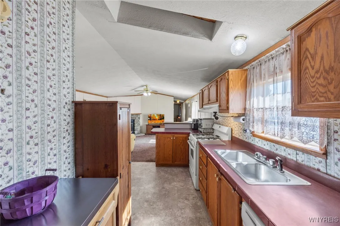 865 Birchwood Avenue, Lockport Town, New York 1409, Lockport Town, New York 14094, 2 Bedrooms Bedrooms, 6 Rooms Rooms,2 BathroomsBathrooms,Residential,For Sale,865 Birchwood Avenue, Lockport Town, New York 1409,0,B1638582