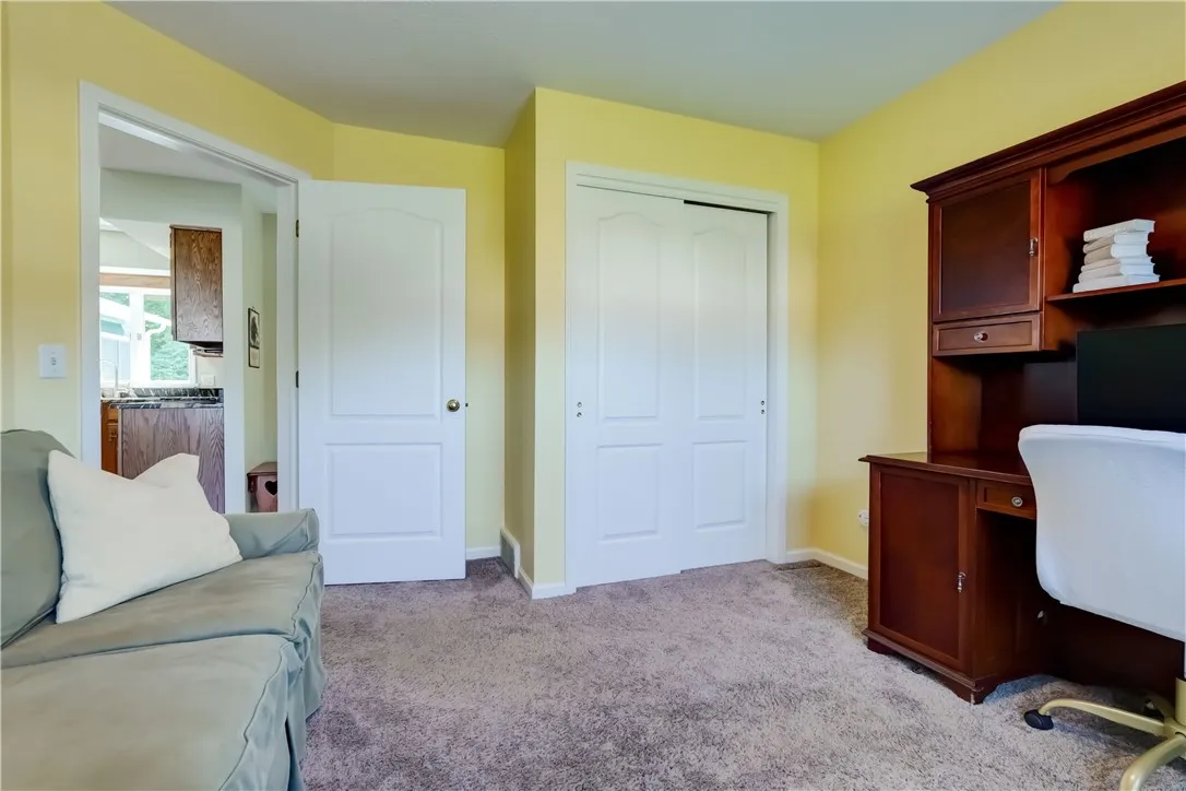 1st floor possible 4th bedroom- HAS A CLOSET!