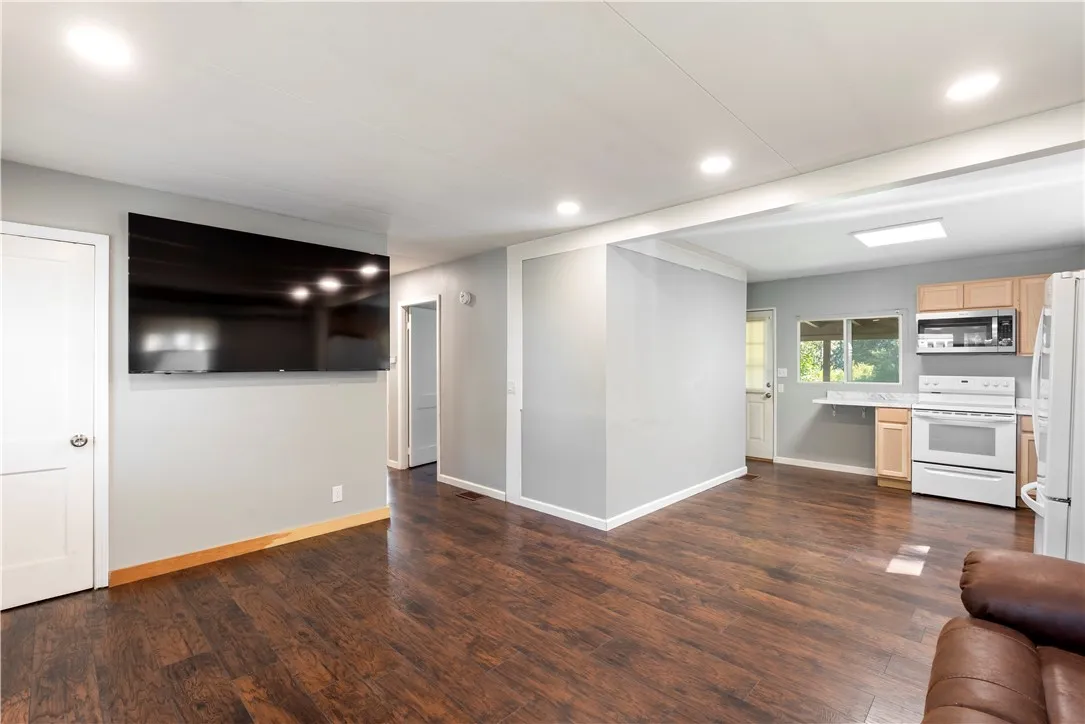 36 Benedict Street, Perry, New York 14530, Perry, New York 14530, 3 Bedrooms Bedrooms, 5 Rooms Rooms,1 BathroomBathrooms,Residential,Closed,36 Benedict Street, Perry, New York 14530,0,R1637938