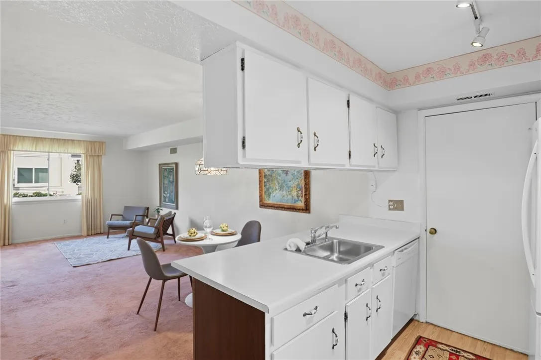 580 Eastbrooke Lane, Brighton, New York 14618, Brighton, New York 14618, 2 Bedrooms Bedrooms, 5 Rooms Rooms,1 BathroomBathrooms,Residential,For Sale,580 Eastbrooke Lane, Brighton, New York 14618,0,R1630116