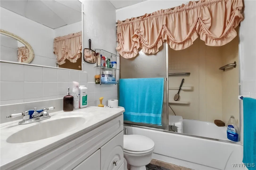 UNIT 1 - 1 BDRM