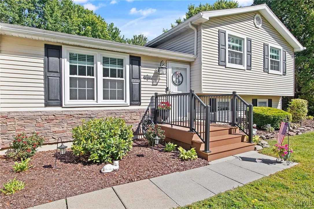 4259 Vine Meadow Road, Clay, New York 13090, Clay, New York 13090, 3 Bedrooms Bedrooms, 7 Rooms Rooms,2 BathroomsBathrooms,Residential,For Sale,4259 Vine Meadow Road, Clay, New York 13090,0,S1635262