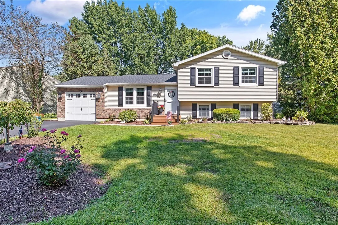 4259 Vine Meadow Road, Clay, New York 13090, Clay, New York 13090, 3 Bedrooms Bedrooms, 7 Rooms Rooms,2 BathroomsBathrooms,Residential,For Sale,4259 Vine Meadow Road, Clay, New York 13090,0,S1635262