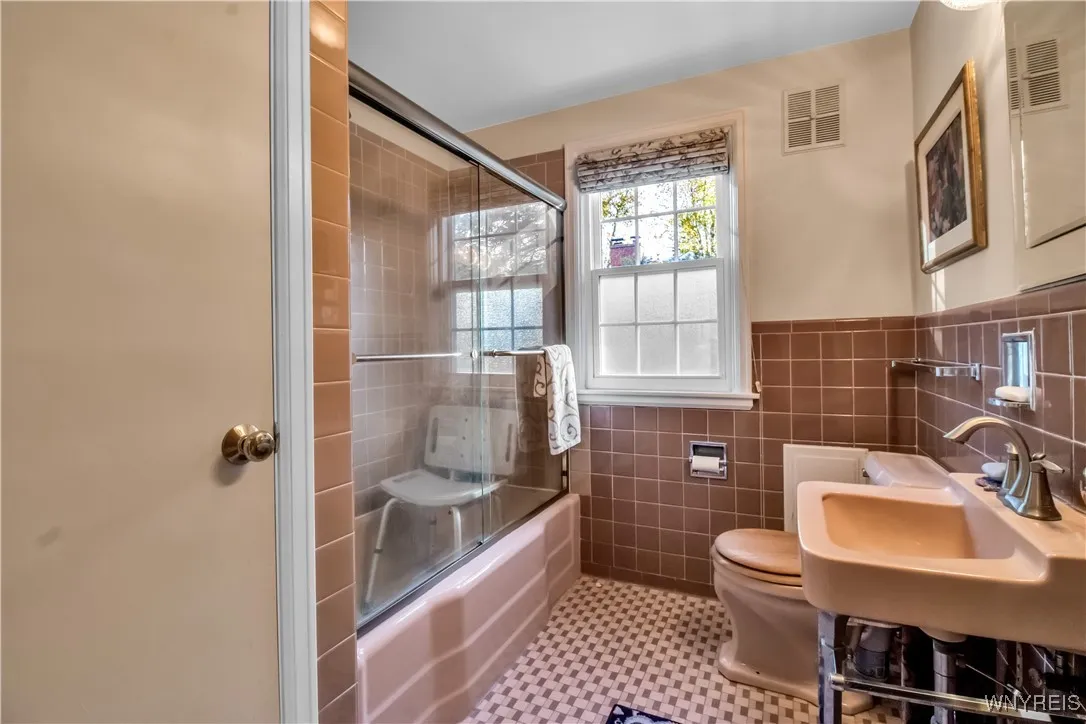 289 Lehn Springs Drive, Amherst, New York 14221, Amherst, New York 14221, 3 Bedrooms Bedrooms, 9 Rooms Rooms,2 BathroomsBathrooms,Residential,For Sale,289 Lehn Springs Drive, Amherst, New York 14221,0,B1638583