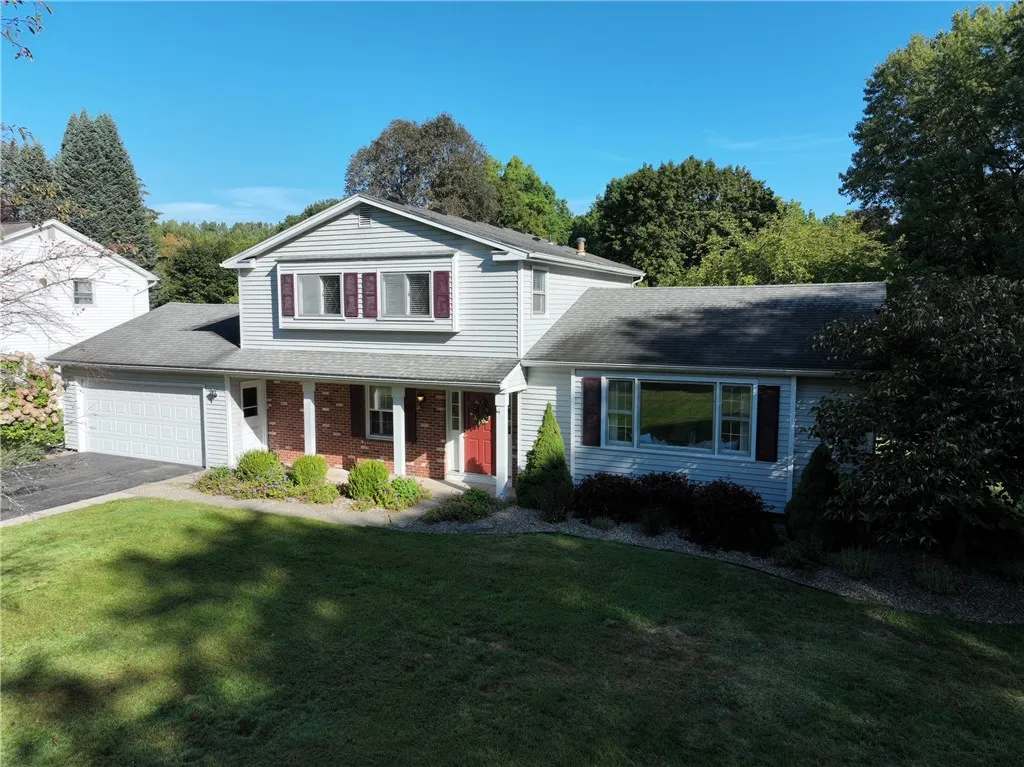 20 Kitty Hawk Dr Drive, Perinton, New York 14534, Perinton, New York 14534, 4 Bedrooms Bedrooms, 7 Rooms Rooms,2 BathroomsBathrooms,Residential,Closed,20 Kitty Hawk Dr Drive, Perinton, New York 14534,0,R1638544