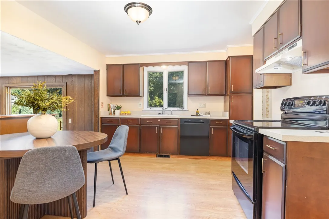 20 Kitty Hawk Dr Drive, Perinton, New York 14534, Perinton, New York 14534, 4 Bedrooms Bedrooms, 7 Rooms Rooms,2 BathroomsBathrooms,Residential,Closed,20 Kitty Hawk Dr Drive, Perinton, New York 14534,0,R1638544