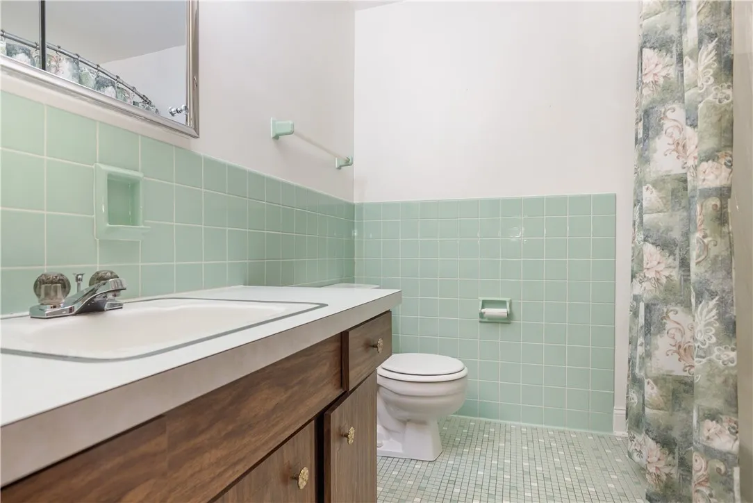 20 Kitty Hawk Dr Drive, Perinton, New York 14534, Perinton, New York 14534, 4 Bedrooms Bedrooms, 7 Rooms Rooms,2 BathroomsBathrooms,Residential,Closed,20 Kitty Hawk Dr Drive, Perinton, New York 14534,0,R1638544