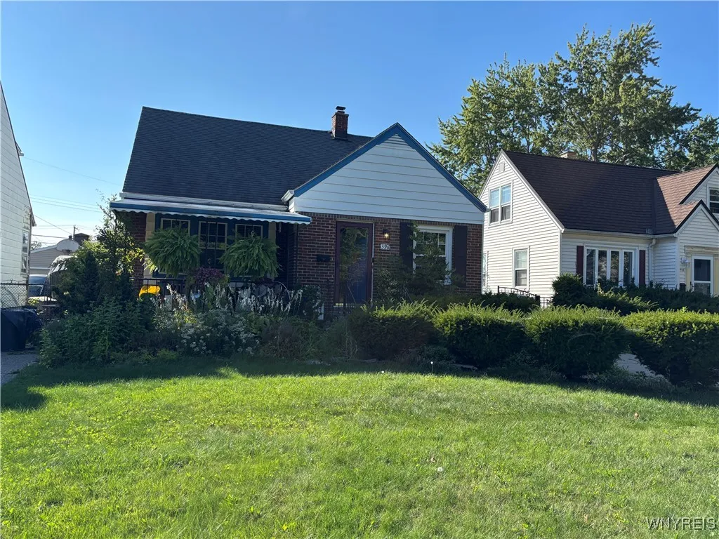 396 Maynard Drive, Amherst, New York 14226, Amherst, New York 14226, 4 Bedrooms Bedrooms, 7 Rooms Rooms,1 BathroomBathrooms,Residential,For Sale,396 Maynard Drive, Amherst, New York 14226,0,B1638282