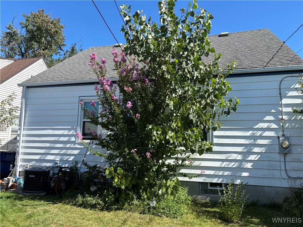 396 Maynard Drive, Amherst, New York 14226, Amherst, New York 14226, 4 Bedrooms Bedrooms, 7 Rooms Rooms,1 BathroomBathrooms,Residential,For Sale,396 Maynard Drive, Amherst, New York 14226,0,B1638282