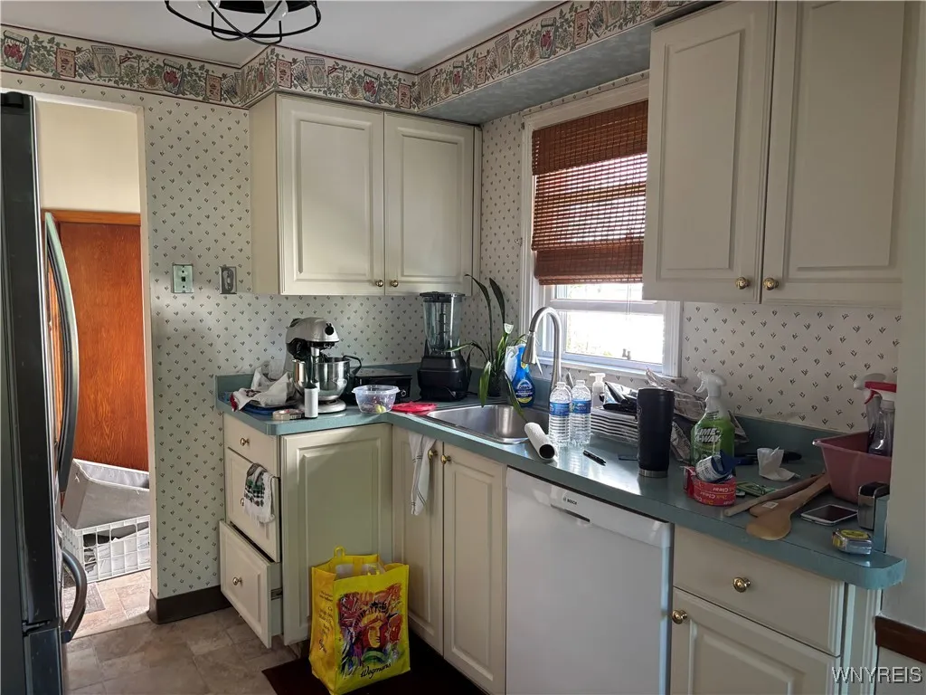 396 Maynard Drive, Amherst, New York 14226, Amherst, New York 14226, 4 Bedrooms Bedrooms, 7 Rooms Rooms,1 BathroomBathrooms,Residential,For Sale,396 Maynard Drive, Amherst, New York 14226,0,B1638282