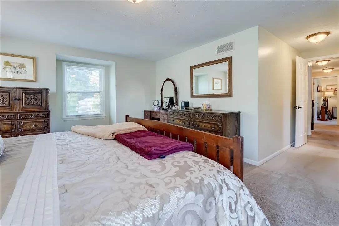 1 Walnut Grove, Pittsford, New York 14534, Pittsford, New York 14534, 4 Bedrooms Bedrooms, 8 Rooms Rooms,2 BathroomsBathrooms,Residential,For Sale,1 Walnut Grove, Pittsford, New York 14534,0,R1636710