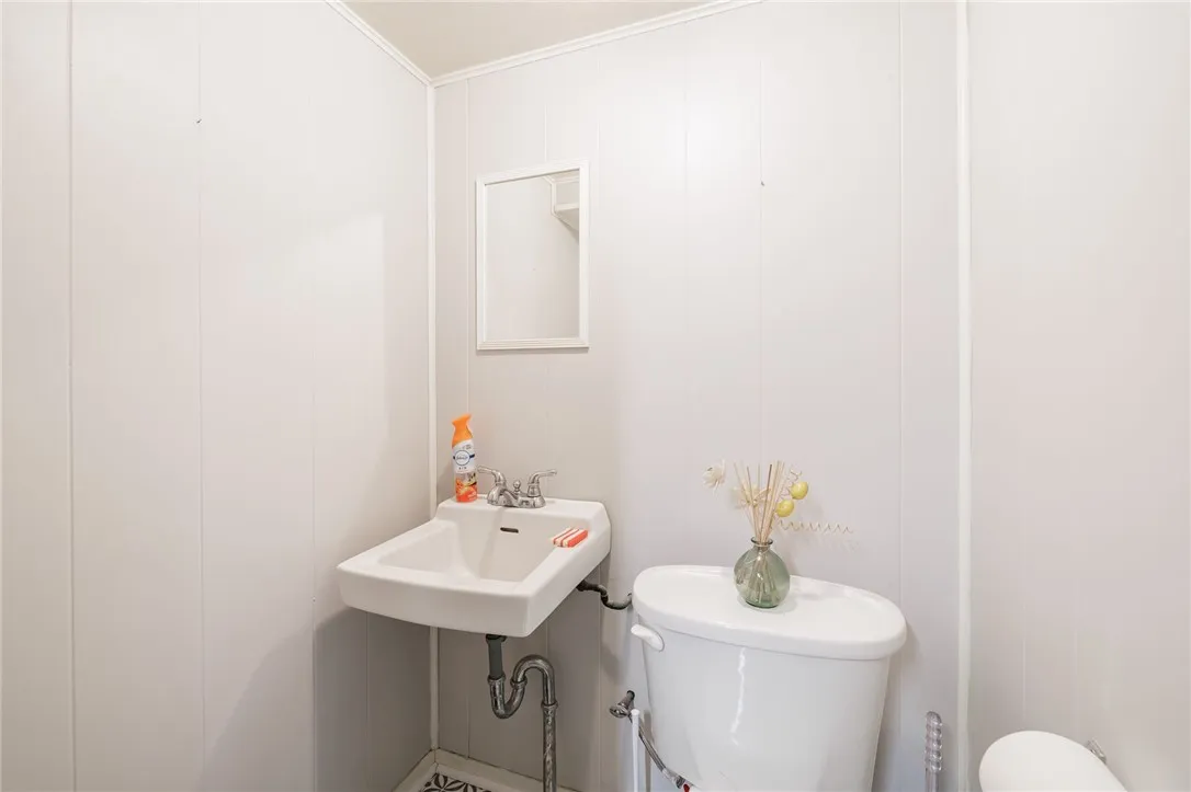 285 Collingwood Drive, Rochester, New York 14621, Rochester, New York 14621, 4 Bedrooms Bedrooms, 9 Rooms Rooms,1 BathroomBathrooms,Residential,For Sale,285 Collingwood Drive, Rochester, New York 14621,0,R1637001