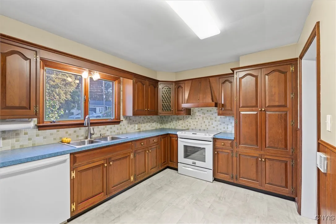 505 West High, Geddes, New York 13219, Geddes, New York 13219, 3 Bedrooms Bedrooms, 7 Rooms Rooms,2 BathroomsBathrooms,Residential,Closed,505 West High, Geddes, New York 13219,0,S1638362