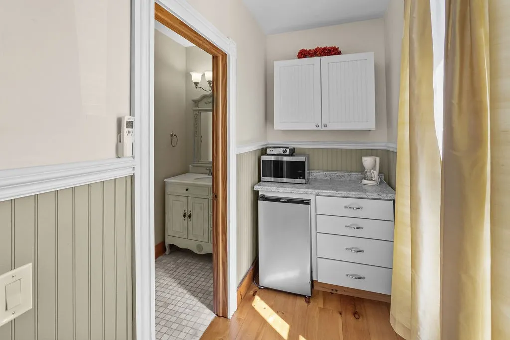 Front Kitchenette