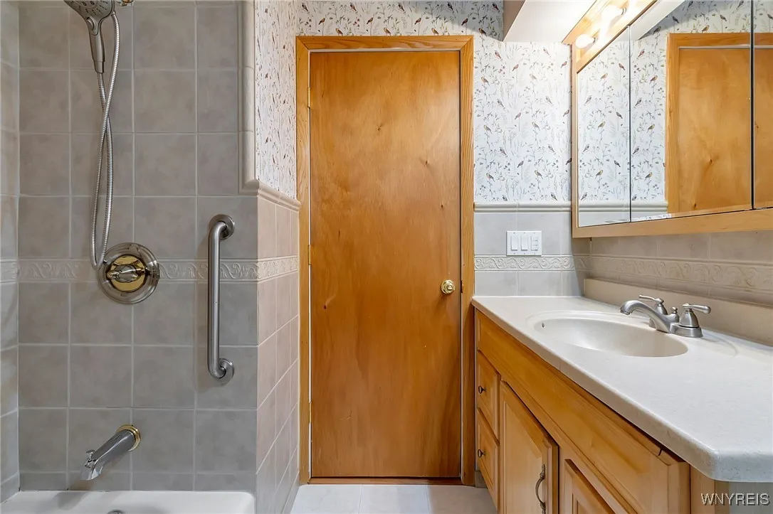 662 Cayuga Drive, Lewiston, New York 14092, Lewiston, New York 14092, 2 Bedrooms Bedrooms, 4 Rooms Rooms,2 BathroomsBathrooms,Residential,Closed,662 Cayuga Drive, Lewiston, New York 14092,0,B1638085