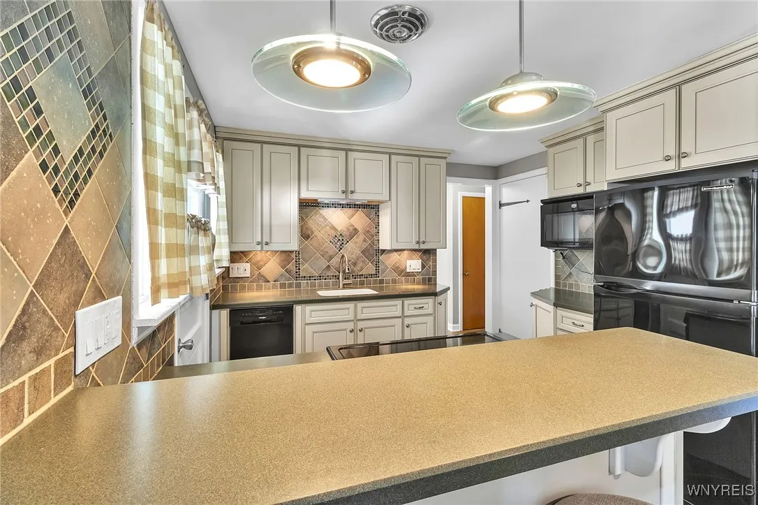 662 Cayuga Drive, Lewiston, New York 14092, Lewiston, New York 14092, 2 Bedrooms Bedrooms, 4 Rooms Rooms,2 BathroomsBathrooms,Residential,Closed,662 Cayuga Drive, Lewiston, New York 14092,0,B1638085
