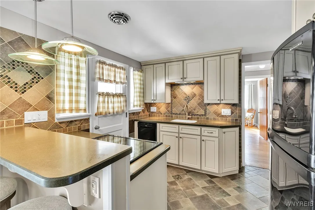 662 Cayuga Drive, Lewiston, New York 14092, Lewiston, New York 14092, 2 Bedrooms Bedrooms, 4 Rooms Rooms,2 BathroomsBathrooms,Residential,Closed,662 Cayuga Drive, Lewiston, New York 14092,0,B1638085