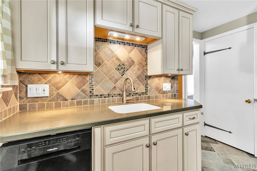 662 Cayuga Drive, Lewiston, New York 14092, Lewiston, New York 14092, 2 Bedrooms Bedrooms, 4 Rooms Rooms,2 BathroomsBathrooms,Residential,Closed,662 Cayuga Drive, Lewiston, New York 14092,0,B1638085