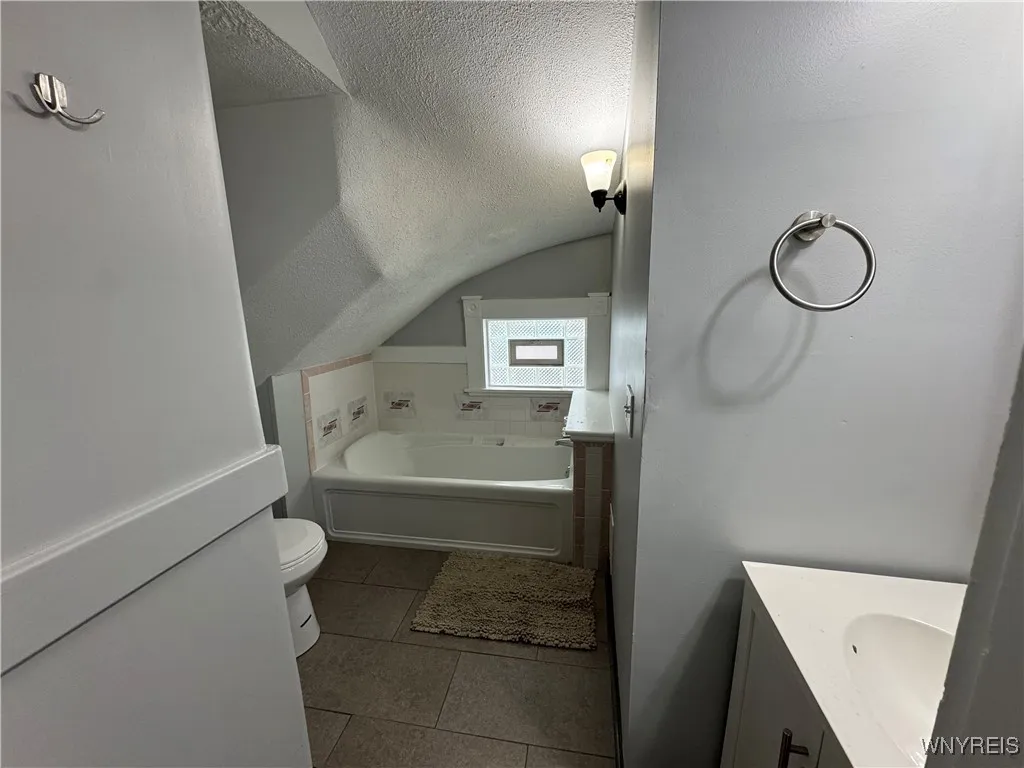 31 Norwood Avenue 1, Buffalo, New York 14222, Buffalo, New York 14222, 2 Bedrooms Bedrooms, 7 Rooms Rooms,2 BathroomsBathrooms,Residential Lease,For Rent,31 Norwood Avenue 1, Buffalo, New York 14222,0,B1637777