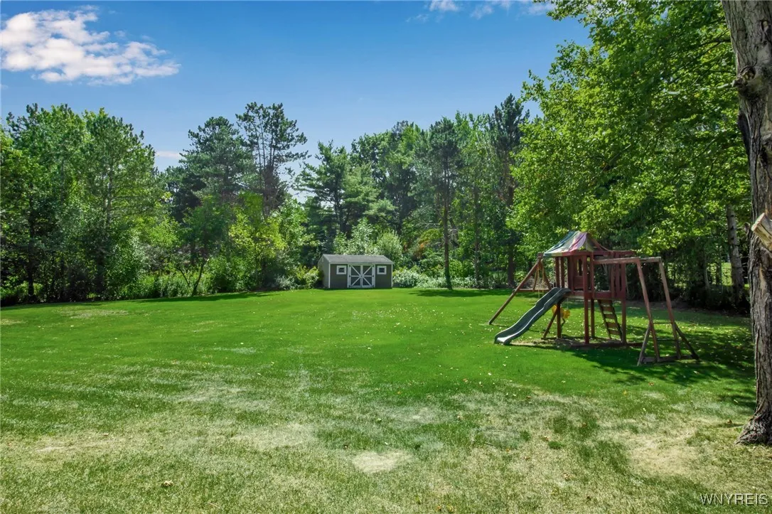 80 Rolling Green Lane, Elma, New York 14059, Elma, New York 14059, 4 Bedrooms Bedrooms, 10 Rooms Rooms,3 BathroomsBathrooms,Residential,For Sale,80 Rolling Green Lane, Elma, New York 14059,0,B1638405