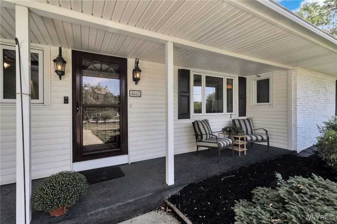 4883 Winding Lane, Clarence, New York 14031, Clarence, New York 14031, 3 Bedrooms Bedrooms, 8 Rooms Rooms,2 BathroomsBathrooms,Residential,For Sale,4883 Winding Lane, Clarence, New York 14031,0,B1638411