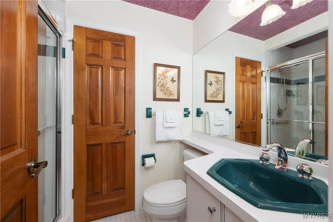 Hall full bath