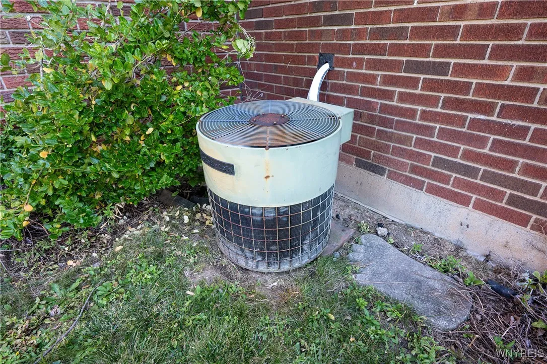 4450 Miller Road, Niagara, New York 14304, Niagara, New York 14304, 3 Bedrooms Bedrooms, 7 Rooms Rooms,1 BathroomBathrooms,Residential,For Sale,4450 Miller Road, Niagara, New York 14304,0,B1637591