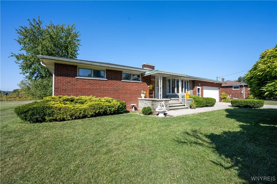 4450 Miller Road, Niagara, New York 14304, Niagara, New York 14304, 3 Bedrooms Bedrooms, 7 Rooms Rooms,1 BathroomBathrooms,Residential,For Sale,4450 Miller Road, Niagara, New York 14304,0,B1637591