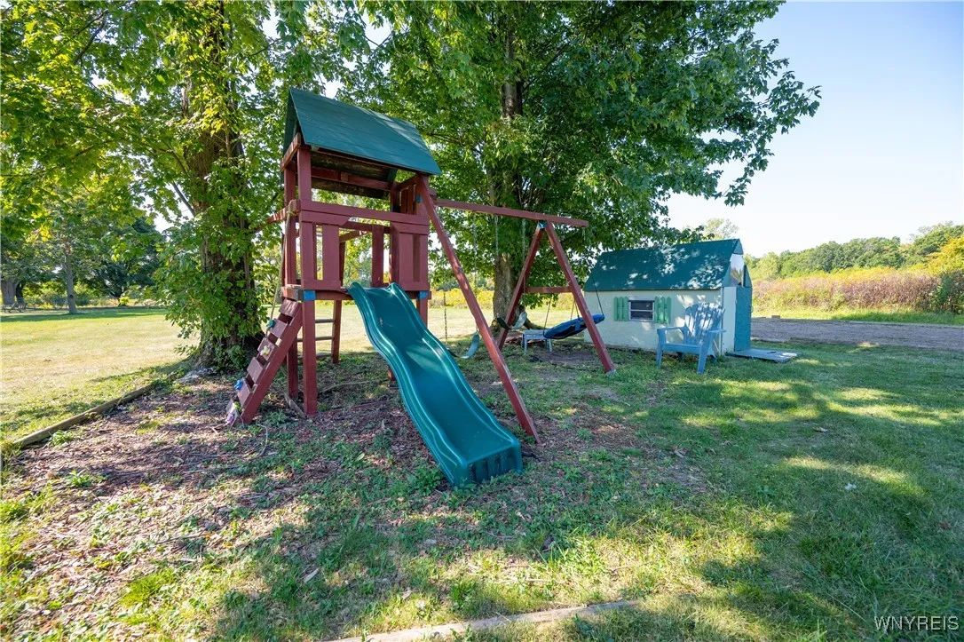 4450 Miller Road, Niagara, New York 14304, Niagara, New York 14304, 3 Bedrooms Bedrooms, 7 Rooms Rooms,1 BathroomBathrooms,Residential,For Sale,4450 Miller Road, Niagara, New York 14304,0,B1637591