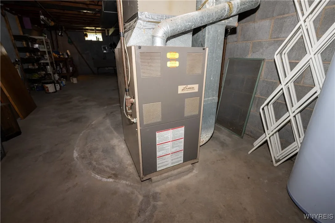 4450 Miller Road, Niagara, New York 14304, Niagara, New York 14304, 3 Bedrooms Bedrooms, 7 Rooms Rooms,1 BathroomBathrooms,Residential,For Sale,4450 Miller Road, Niagara, New York 14304,0,B1637591