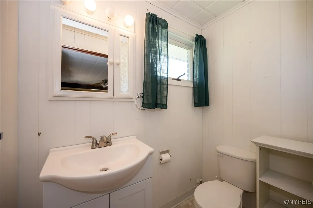 4450 Miller Road, Niagara, New York 14304, Niagara, New York 14304, 3 Bedrooms Bedrooms, 7 Rooms Rooms,1 BathroomBathrooms,Residential,For Sale,4450 Miller Road, Niagara, New York 14304,0,B1637591