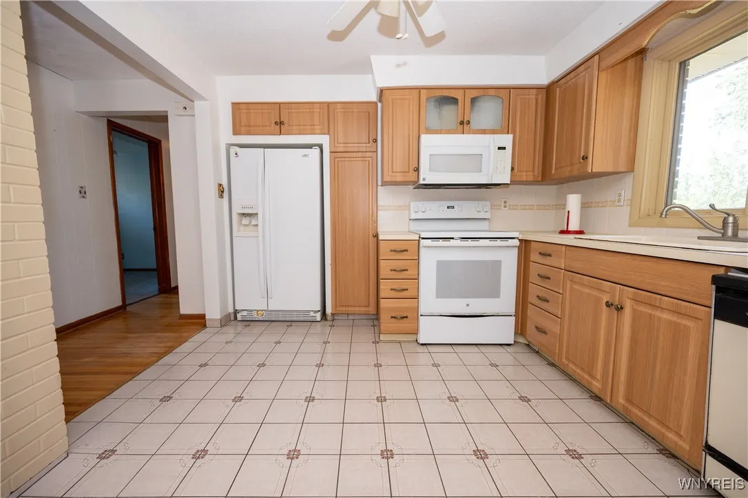 4450 Miller Road, Niagara, New York 14304, Niagara, New York 14304, 3 Bedrooms Bedrooms, 7 Rooms Rooms,1 BathroomBathrooms,Residential,For Sale,4450 Miller Road, Niagara, New York 14304,0,B1637591