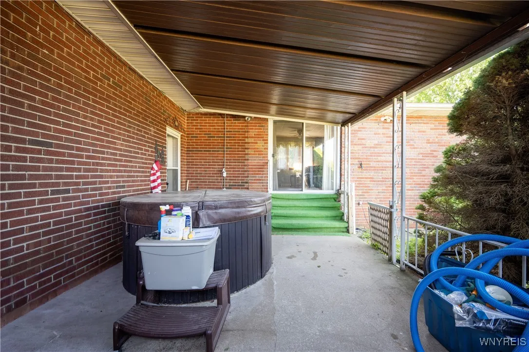 4450 Miller Road, Niagara, New York 14304, Niagara, New York 14304, 3 Bedrooms Bedrooms, 7 Rooms Rooms,1 BathroomBathrooms,Residential,For Sale,4450 Miller Road, Niagara, New York 14304,0,B1637591