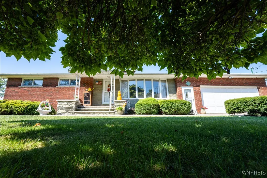 4450 Miller Road, Niagara, New York 14304, Niagara, New York 14304, 3 Bedrooms Bedrooms, 7 Rooms Rooms,1 BathroomBathrooms,Residential,For Sale,4450 Miller Road, Niagara, New York 14304,0,B1637591