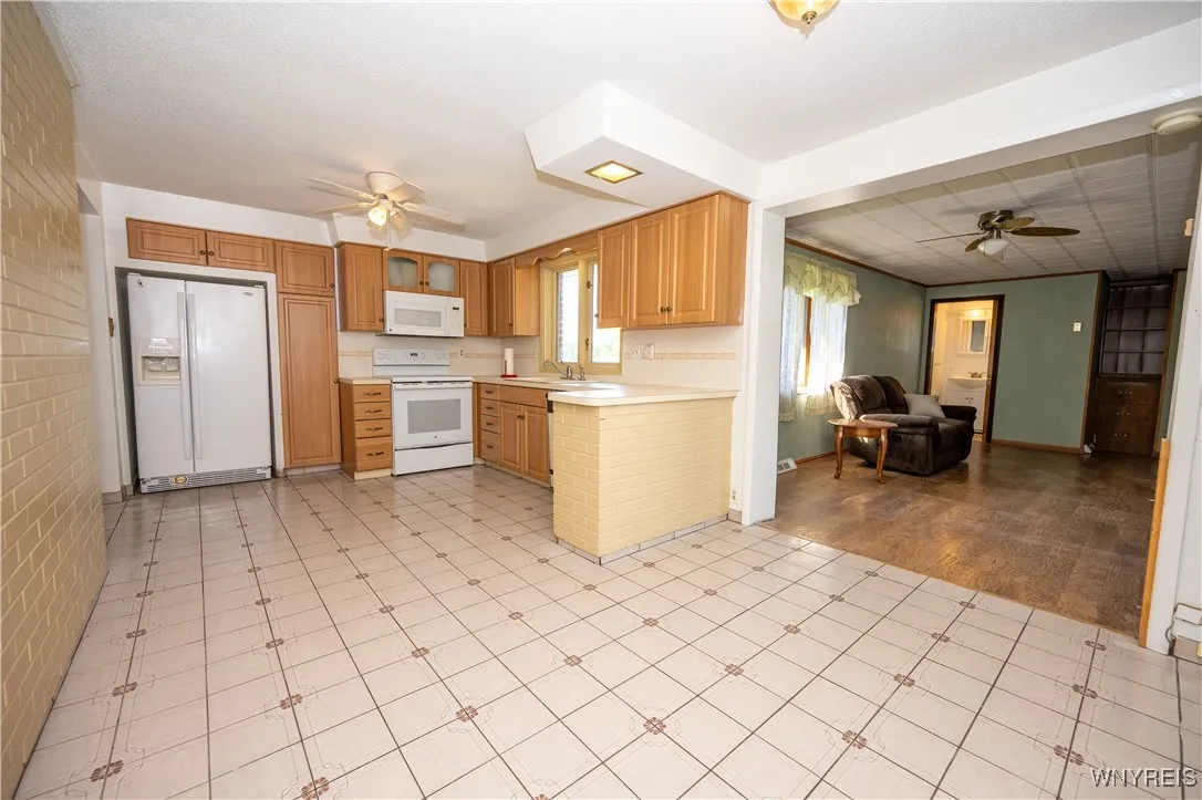 4450 Miller Road, Niagara, New York 14304, Niagara, New York 14304, 3 Bedrooms Bedrooms, 7 Rooms Rooms,1 BathroomBathrooms,Residential,For Sale,4450 Miller Road, Niagara, New York 14304,0,B1637591