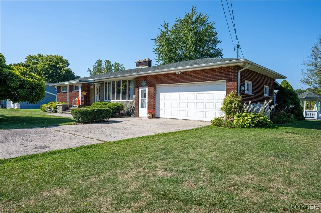 4450 Miller Road, Niagara, New York 14304, Niagara, New York 14304, 3 Bedrooms Bedrooms, 7 Rooms Rooms,1 BathroomBathrooms,Residential,For Sale,4450 Miller Road, Niagara, New York 14304,0,B1637591