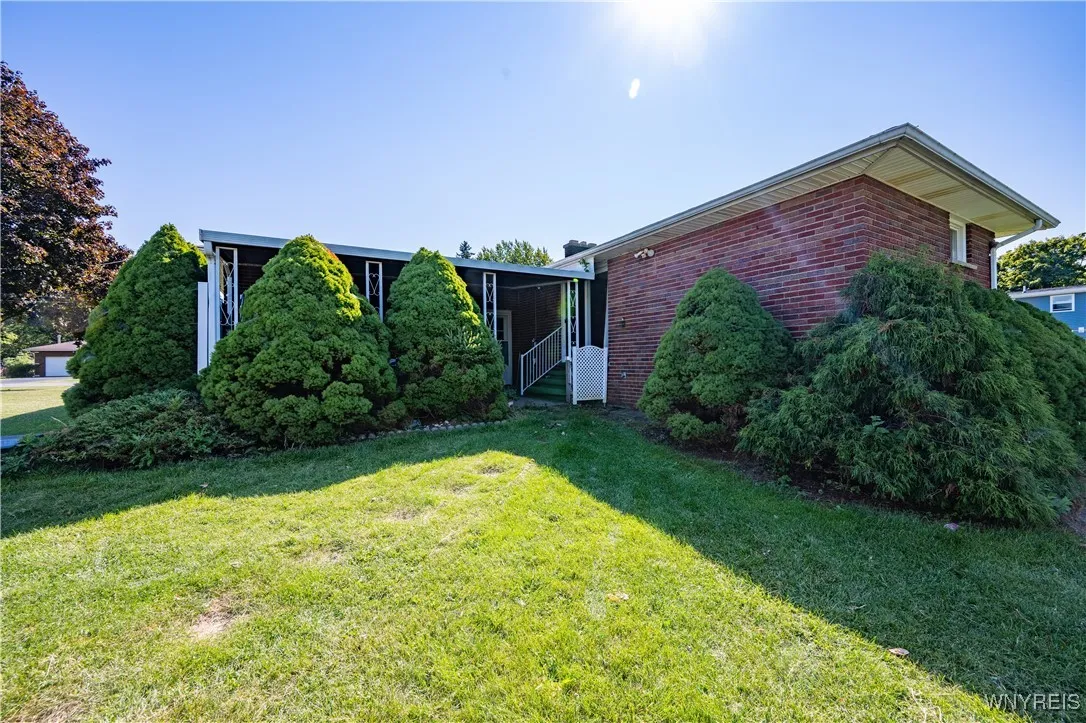 4450 Miller Road, Niagara, New York 14304, Niagara, New York 14304, 3 Bedrooms Bedrooms, 7 Rooms Rooms,1 BathroomBathrooms,Residential,For Sale,4450 Miller Road, Niagara, New York 14304,0,B1637591
