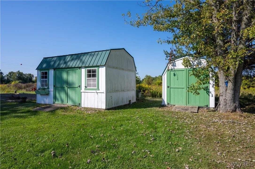 4450 Miller Road, Niagara, New York 14304, Niagara, New York 14304, 3 Bedrooms Bedrooms, 7 Rooms Rooms,1 BathroomBathrooms,Residential,For Sale,4450 Miller Road, Niagara, New York 14304,0,B1637591