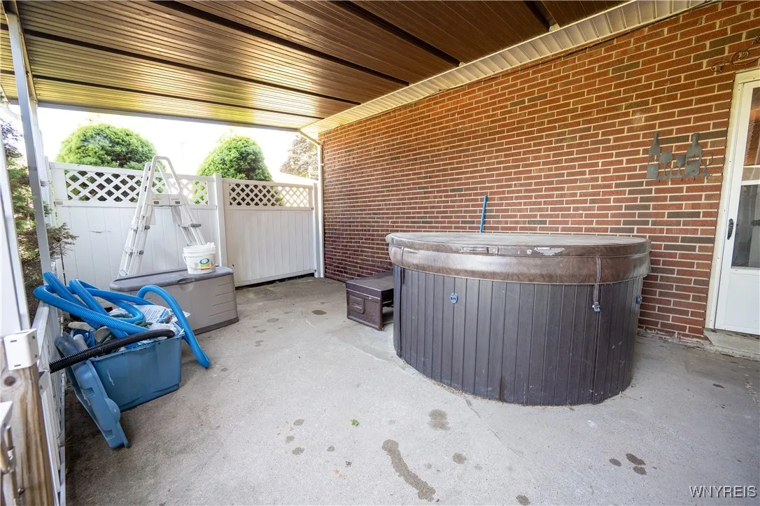 4450 Miller Road, Niagara, New York 14304, Niagara, New York 14304, 3 Bedrooms Bedrooms, 7 Rooms Rooms,1 BathroomBathrooms,Residential,For Sale,4450 Miller Road, Niagara, New York 14304,0,B1637591