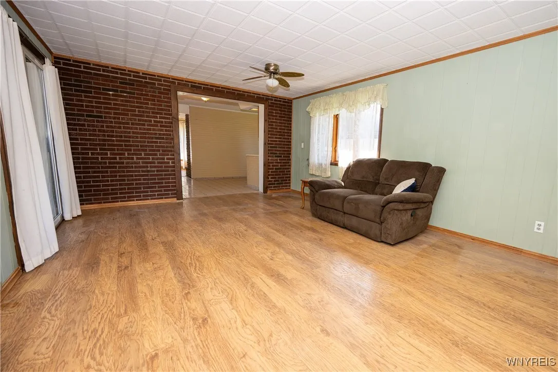 4450 Miller Road, Niagara, New York 14304, Niagara, New York 14304, 3 Bedrooms Bedrooms, 7 Rooms Rooms,1 BathroomBathrooms,Residential,For Sale,4450 Miller Road, Niagara, New York 14304,0,B1637591