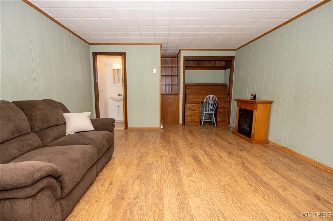 4450 Miller Road, Niagara, New York 14304, Niagara, New York 14304, 3 Bedrooms Bedrooms, 7 Rooms Rooms,1 BathroomBathrooms,Residential,For Sale,4450 Miller Road, Niagara, New York 14304,0,B1637591