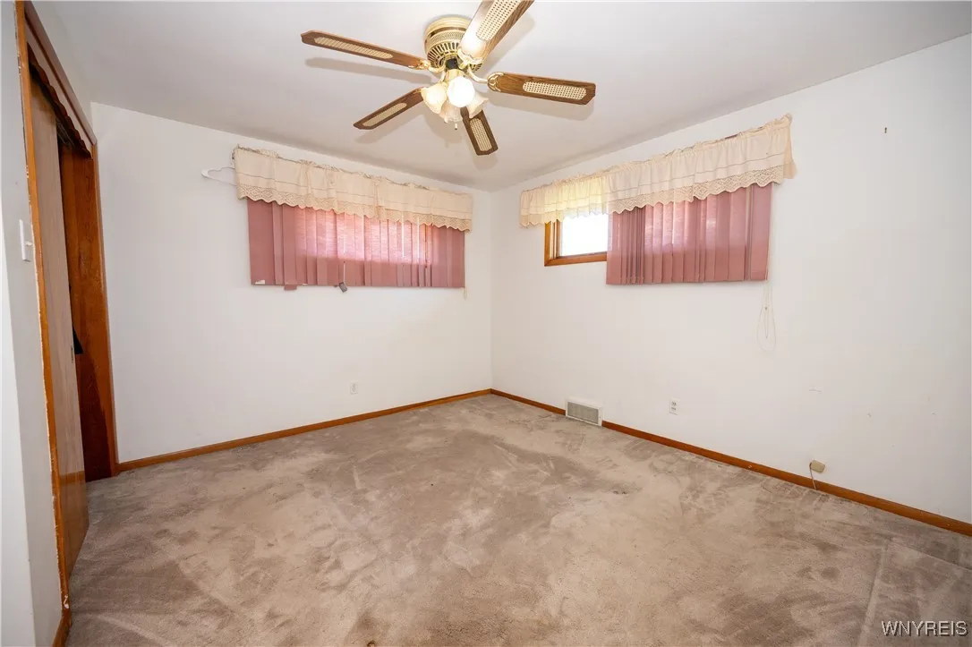 4450 Miller Road, Niagara, New York 14304, Niagara, New York 14304, 3 Bedrooms Bedrooms, 7 Rooms Rooms,1 BathroomBathrooms,Residential,For Sale,4450 Miller Road, Niagara, New York 14304,0,B1637591