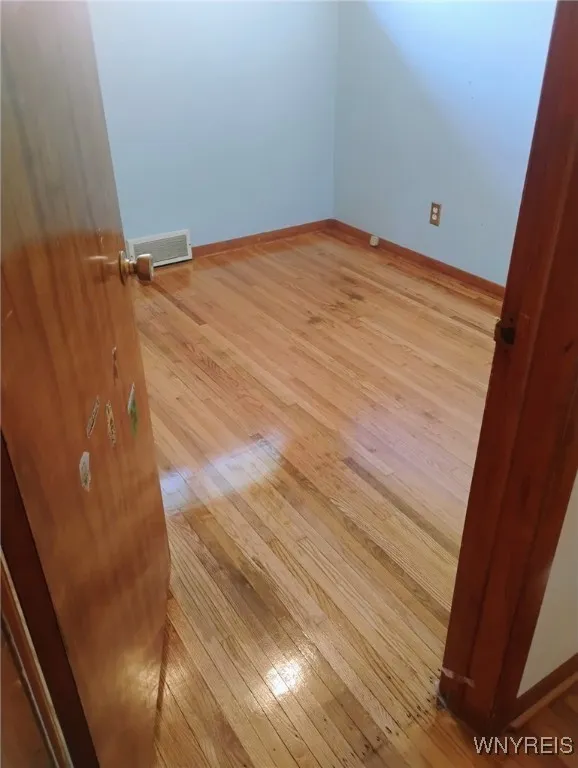 4450 Miller Road, Niagara, New York 14304, Niagara, New York 14304, 3 Bedrooms Bedrooms, 7 Rooms Rooms,1 BathroomBathrooms,Residential,For Sale,4450 Miller Road, Niagara, New York 14304,0,B1637591